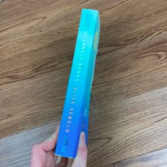 Free when Bundled! The Lovely Bones by Alice Sebold - Picture 4 of 7